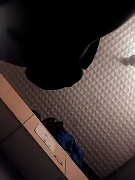 Snapshot of hotguy71000 chatting on 11-29-25, 03:50 hotguy71000 online show from 11-29-25, 03:50