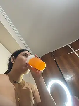 Snapshot of Anna_Bitch_Disgusting chatting on 02-21-26, 04:25 Anna Bitch Disgusting online show from 02-21-26, 04:25