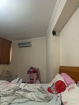 Snapshot of Anna_Bitch_Disgusting chatting on 02-14-26, 04:40 Anna Bitch Disgusting online show from 02-14-26, 04:40