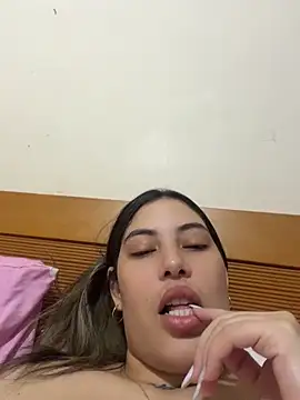 Snapshot of Anna_Bitch_Disgusting chatting on 06-06-26, 05:29 Anna Bitch Disgusting online show from 06-06-26, 05:29