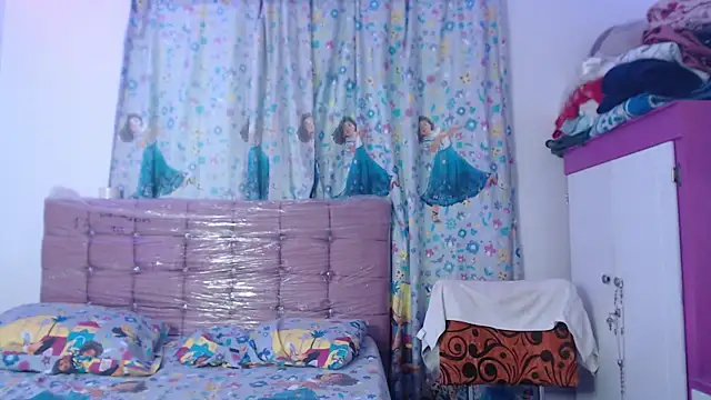 AishaOwens online show from 12-17-25, 08:25