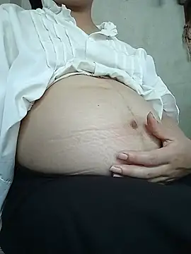 Snapshot of Micky_baby chatting on 05-27-26, 03:47 Micky baby online show from 05-27-26, 03:47