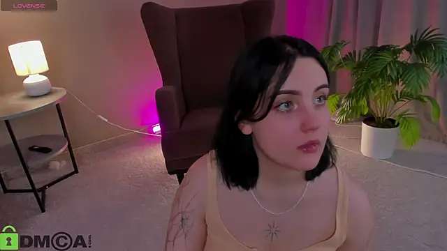 Snapshot of hey_tessa chatting on 11-23-25, 11:42 hey tessa online show from 11-23-25, 11:42