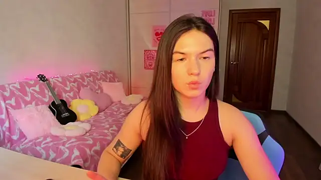 Snapshot of luna_lust_212 chatting on 06-25-26, 04:10 luna lust 212 online show from 06-25-26, 04:10