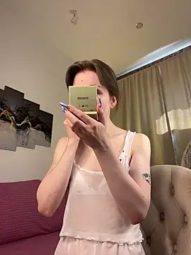Snapshot of Shy_Vivi chatting on 06-14-26, 01:23 Shy Vivi online show from 06-14-26, 01:23