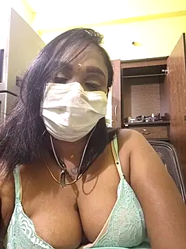 Snapshot of Dharshini98 chatting on 02-17-26, 05:10 Dharshini98 online show from 02-17-26, 05:10