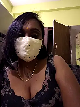 Snapshot of Dharshini98 chatting on 02-06-26, 12:45 Dharshini98 online show from 02-06-26, 12:45