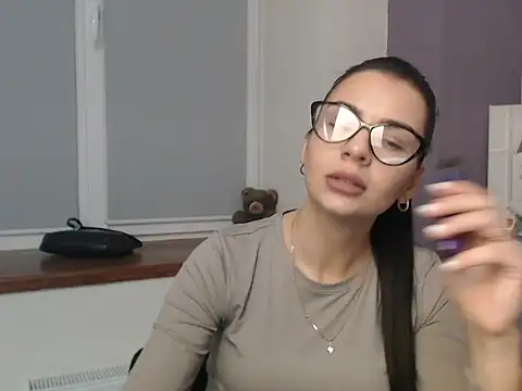 divina kira online show from 11-26-25, 08:14