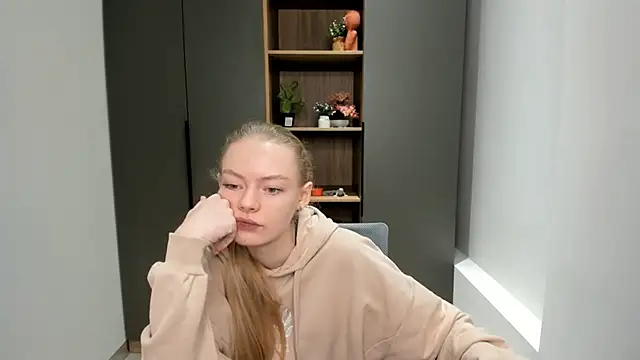 Snapshot of ElaneComiso chatting on 11-15-25, 05:33 ElaneComiso online show from 11-15-25, 05:33