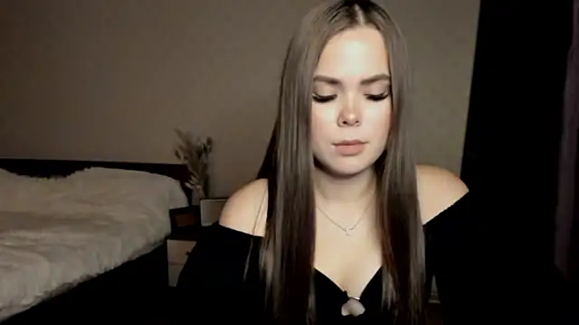 Snapshot of Kira_love_81 chatting on 11-14-25, 06:22 Kira love 81 online show from 11-14-25, 06:22