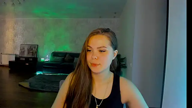 Snapshot of Kira_love_81 chatting on 06-20-26, 04:17 Kira love 81 online show from 06-20-26, 04:17