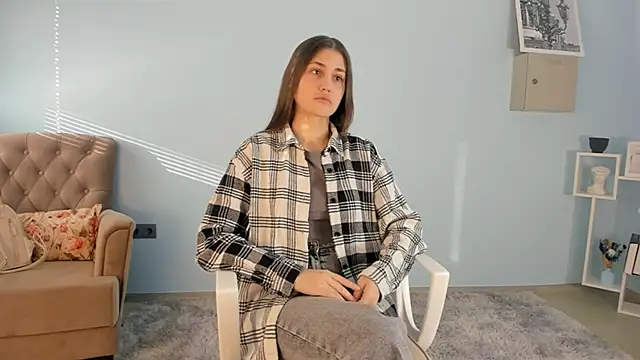 Snapshot of LucilaCashen chatting on 11-16-25, 07:13 LucilaCashen online show from 11-16-25, 07:13