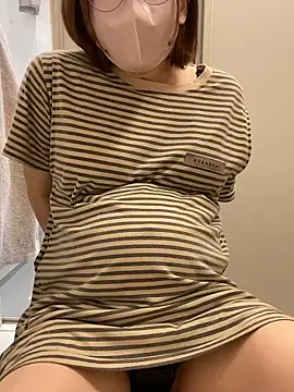 Snapshot of yun_cute chatting on 11-14-25, 12:42 yun cute online show from 11-14-25, 12:42