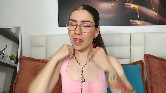 AriLumi online show from 11-25-25, 07:47