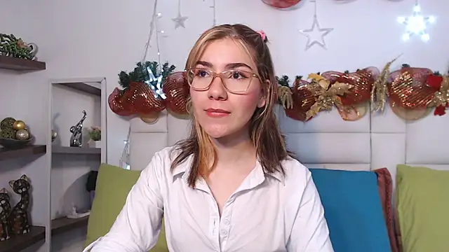 AriLumi online show from 12-22-25, 07:36