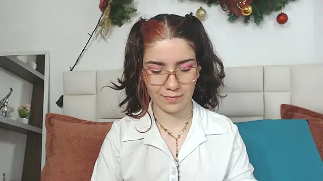 AriLumi online show from 11-27-25, 07:47