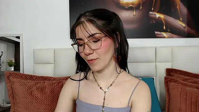 AriLumi online show from 11-18-25, 08:45