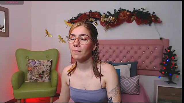 AriLumi online show from 12-16-25, 07:40