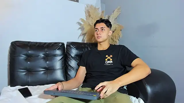 ZeusBrant online show from 04-07-26, 01:13