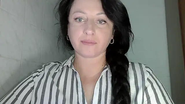 Snapshot of MelinaAx chatting on 06-11-26, 07:16 MelinaAx online show from 06-11-26, 07:16