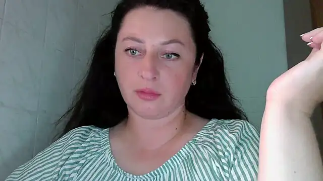 Snapshot of MelinaAx chatting on 07-14-26, 07:31 MelinaAx online show from 07-14-26, 07:31