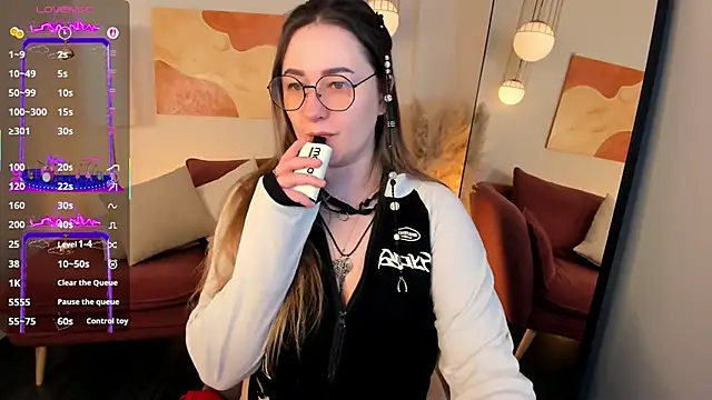 EmmaBloomm online show from 12-14-25, 09:09