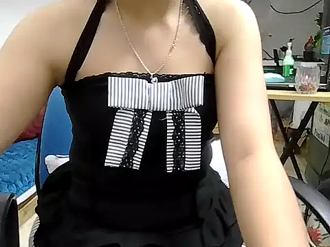 Snapshot of emii207 chatting on 11-29-25, 12:38 emii207 online show from 11-29-25, 12:38