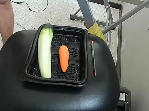 Snapshot of ivana_latina chatting on 12-19-25, 07:16 ivana latina online show from 12-19-25, 07:16