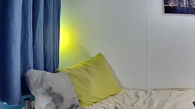 Leila cam18 online show from 11-17-25, 03:43