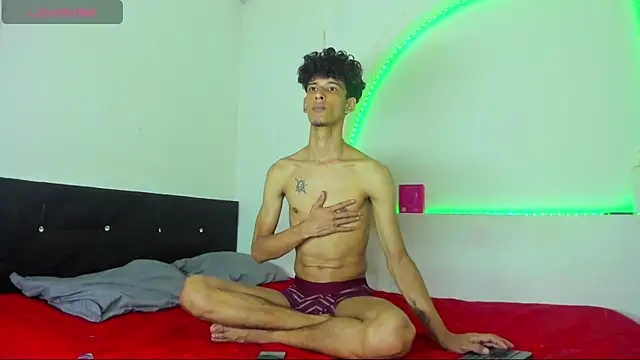 kaiborman00 online show from 04-12-26, 03:21