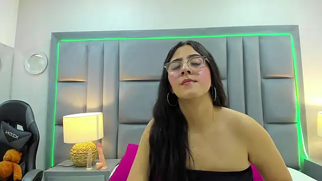 LuisaFranco online show from 11-26-25, 03:39