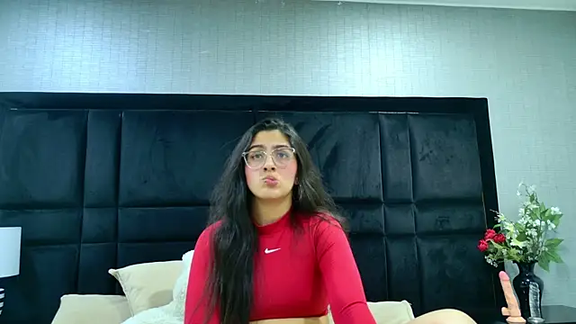 LuisaFranco online show from 12-05-25, 04:00