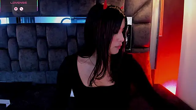 IssaJones  online show from 04-17-26, 09:39