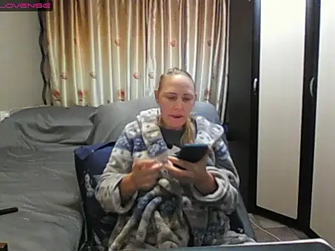 JenniDeep online show from 06-01-26, 03:11