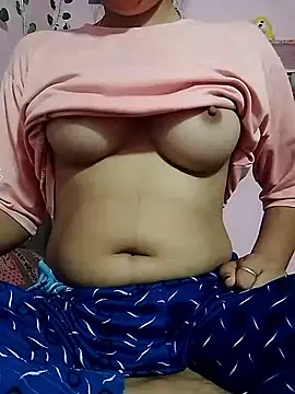 Snapshot of isha_sharma2002 chatting on 06-14-26, 05:41 isha sharma2002 online show from 06-14-26, 05:41