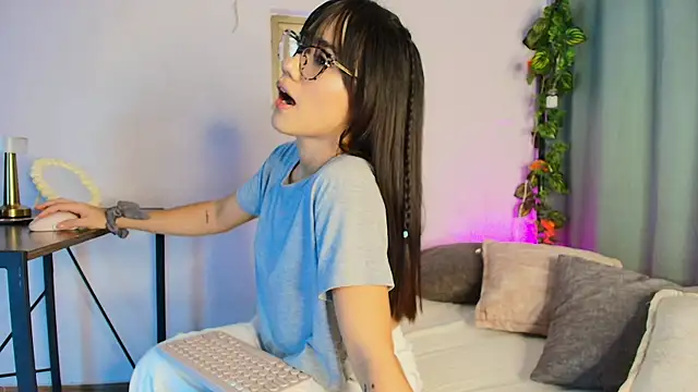 lizzy kane online show from 11-29-25, 08:09