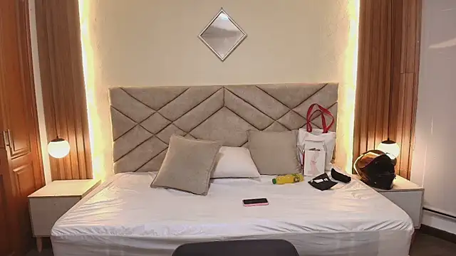 Laracooper  online show from 02-27-26, 07:14