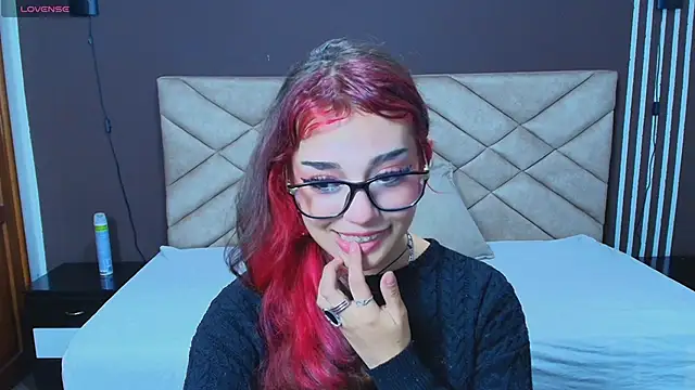 Snapshot of Laracooper_ chatting on 11-17-25, 06:01 Laracooper online show from 11-17-25, 06:01