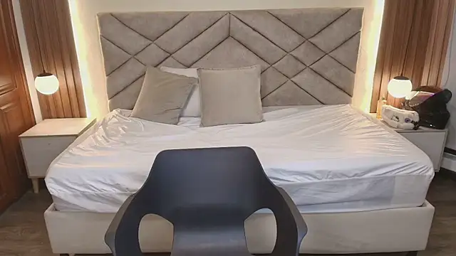 Laracooper  online show from 02-28-26, 07:24