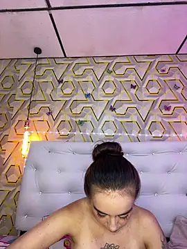 MelanyyJhonson15 online show from 04-12-26, 02:48