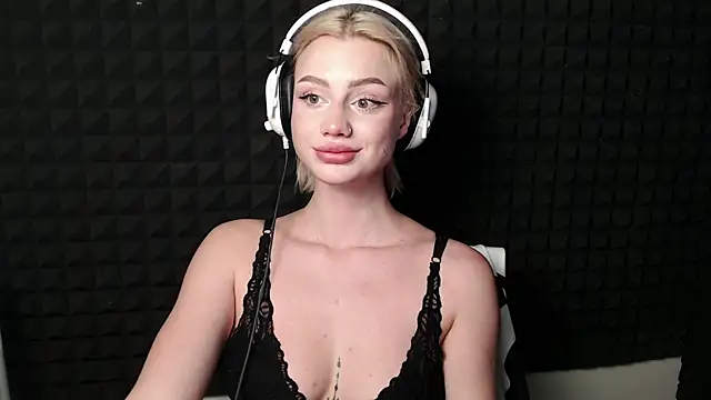 Snapshot of RealLinaaa chatting on 11-12-25, 09:07 RealLinaaa online show from 11-12-25, 09:07