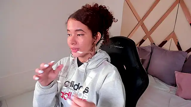 avrilwaynee online show from 12-22-25, 11:43