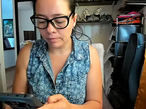 caroline 47 online show from 02-15-26, 03:33