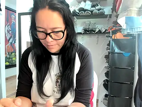 caroline 47 online show from 04-18-26, 04:09