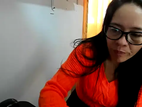 caroline 47 online show from 12-20-25, 01:58