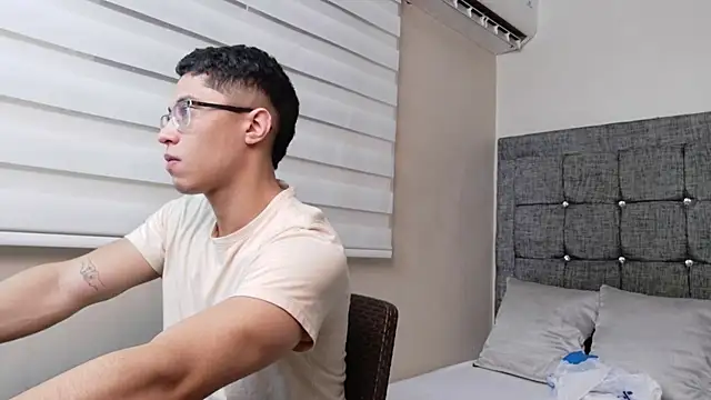 Chrix Velez online show from 11-17-25, 07:40