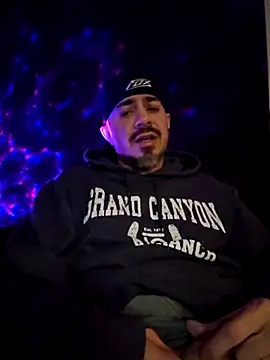 Snapshot of wilburydeznutz chatting on 11-21-25, 08:35 wilburydeznutz online show from 11-21-25, 08:35