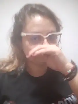 Snapshot of AnnieAtHome chatting on 11-14-25, 10:24 AnnieAtHome online show from 11-14-25, 10:24