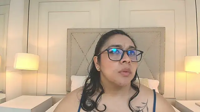 ViickyLee online show from 05-09-26, 02:20