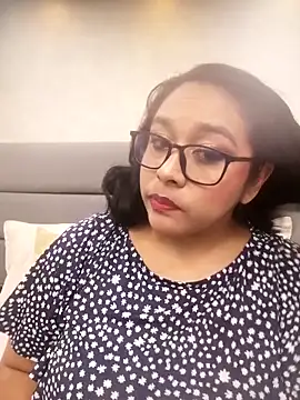 ViickyLee online show from 11-16-25, 02:49